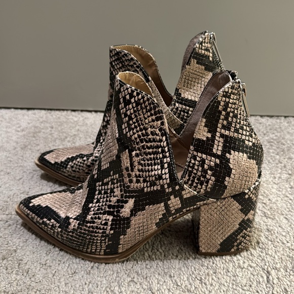 Snake skin leather booties - Picture 2 of 5